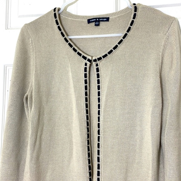Cable & Gauge Beige Cardigan Size Medium - Picture 4 of 7